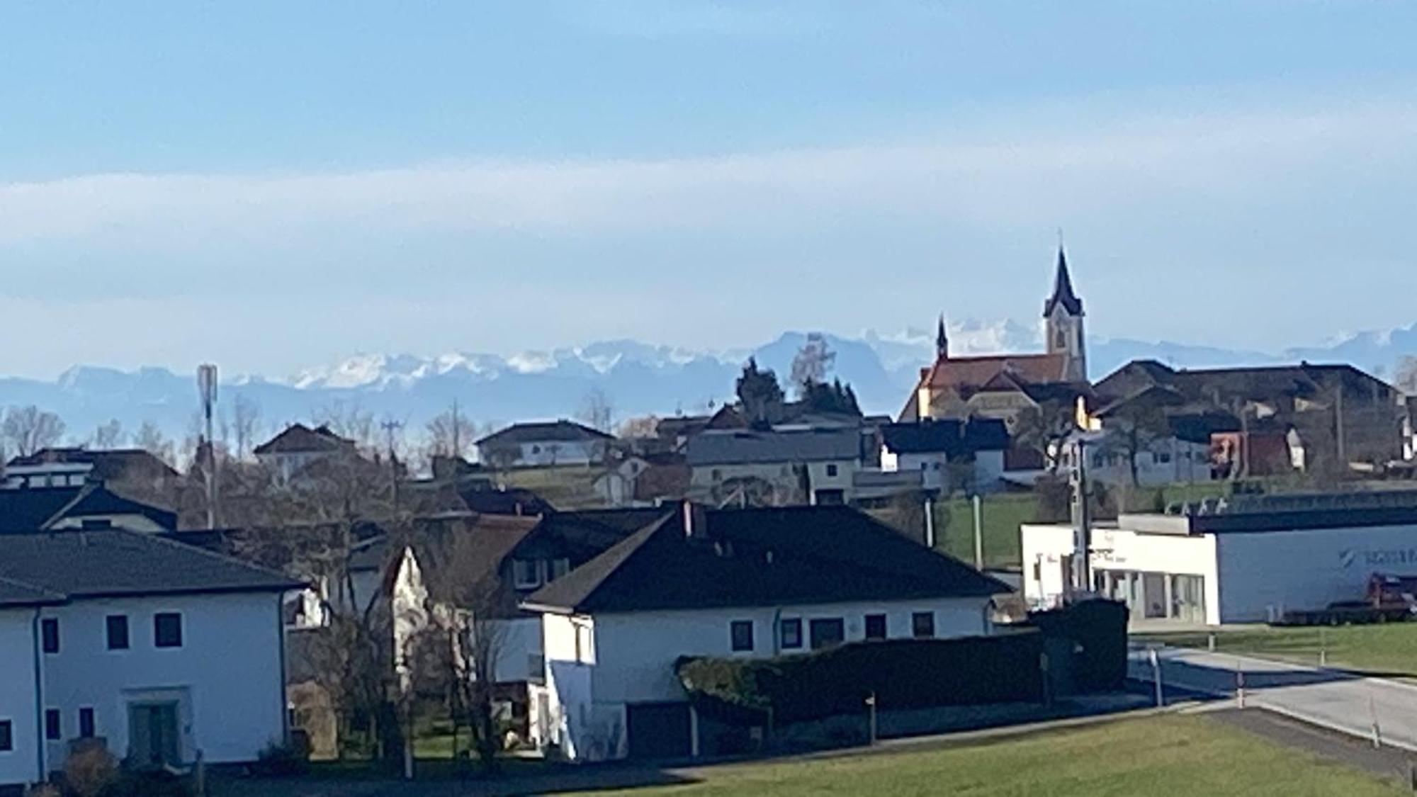Wohnung City Nord Mit Balkon Herzogsdorf ภายนอก รูปภาพ